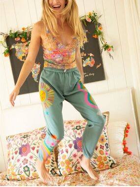 Natural Life Quinn Graphic Joggers Green Rainbow Flowers Hippie